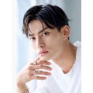 色気センターパート×濡れ束スタイル