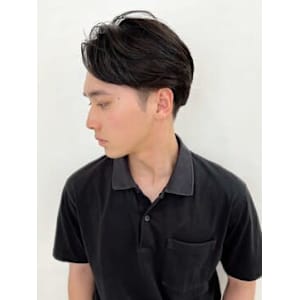 ナチュラルセンターパート×ツーブロック