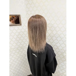 明るめグレージュ