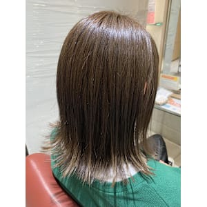 外ハネでつくる大人可愛い髪