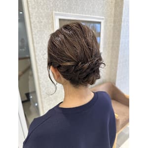 [aina]肩につくボブスタイルからアップに