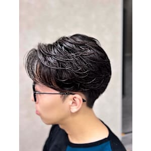 毛流れセンターパートニュアンスパーマセンター分け韓国ヘア横浜