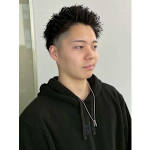 アップバング 刈り上げ ツーブロック スパイキーショート