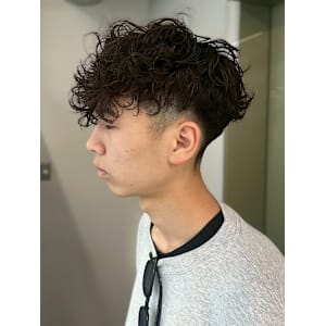 スペインカール 束感 ツーブロック 強めパーマ 刈り上げ