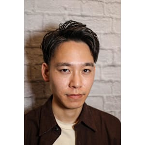 癖毛を生かしたアップバングショート