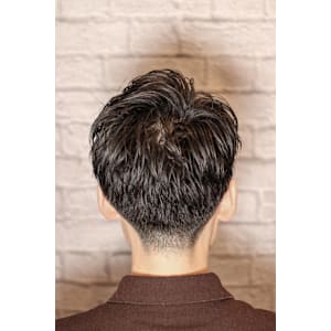 癖毛を生かしたアップバングショート