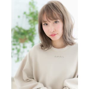 ホワイティアッシュの鎖骨くびれロブヘア