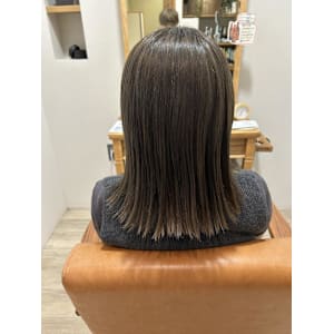 オリーブグレー