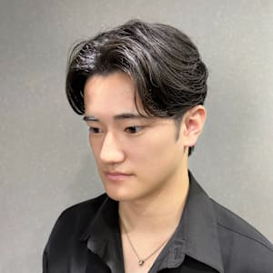 センターパート×フェザーパーマ