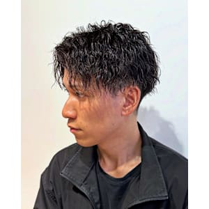 横浜メンズパーマセンターパートツイストスパイラル縦落ちパーマ