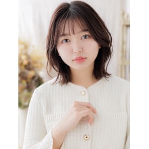 伸ばしかけ立体感ひし形くびレイヤーカット　くすみベージュ