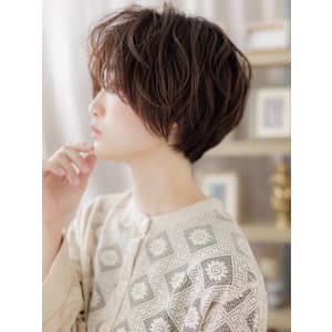 前髪パーマフェザーショート抜け感カジュアル　マロンベージュ