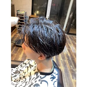 センターパートマッシュ