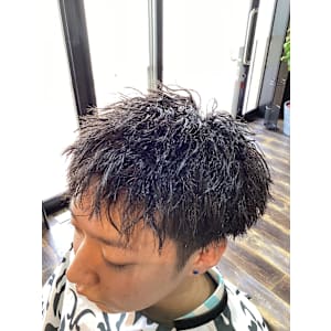 ツイストスパイキーショート