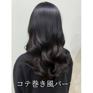 王道カールが可愛い♪コテ巻き風パーマ