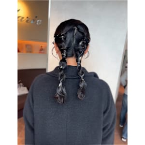 ~タイトツインアレンジ~ちょっと個性的にシンプルなスタイル