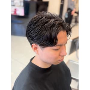 前下がりセンターパートマッシュニュアンスパーマ刈り上げ