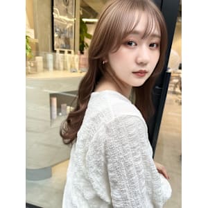 ベージュカラー×盛れるお顔まわりカット