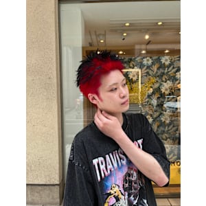 【赤×黒のツートンカラー】エッジの効いた個性派スタイル