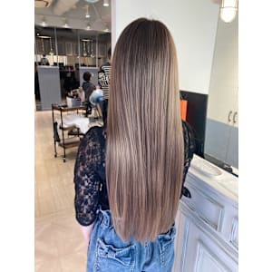 クリームベージュダブルカラー赤羽美容院ロングイルミナ