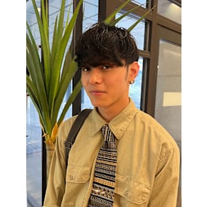 【おしゃれ感＋清潔感】大人メンズの“くしゃっとマッシュ”