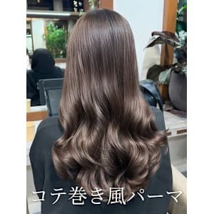 透け感抜群シアーベージュ×大きめカールが可愛いコテ巻きパーマ