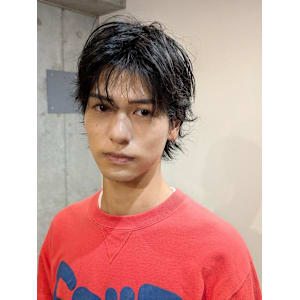 ナチュラルレイヤー×ラフ束感ミディウルフ