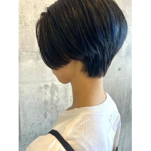 ショート／ダークブラウン