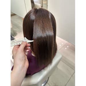 [aika] うねり撃退縮毛矯正