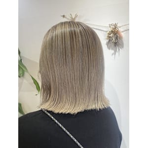 艶めきベージュ☆ぱつんとボブ - EMU international 白岡 CUTE店【エムインターナショナル】掲載中