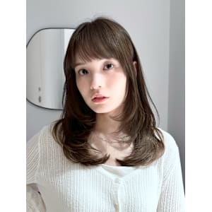 イメチェン／レイヤーカット／オリーブベージュ／大手町