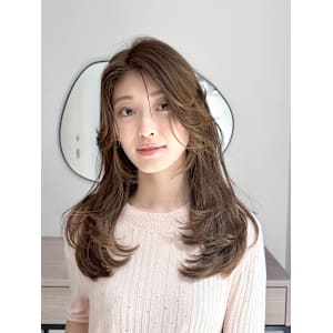 イメチェン／レイヤーカット／オリーブベージュ／大手町