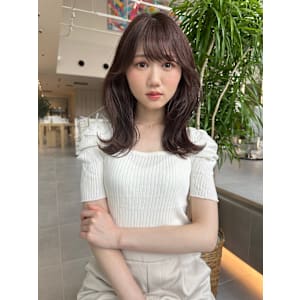 外ハネくびれミディアム