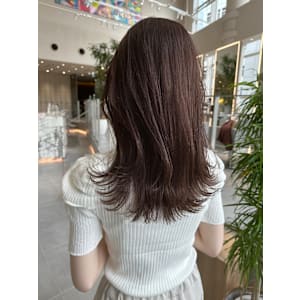 外ハネくびれミディアム