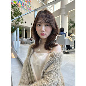 外ハネくびれミディアム