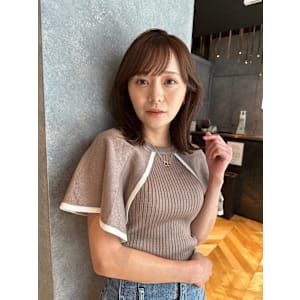 外ハネくびれミディアム