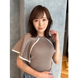 外ハネくびれミディアム