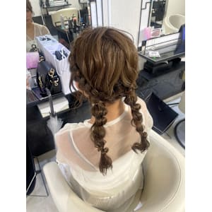 推し活や女子会にも！編み込みツイン