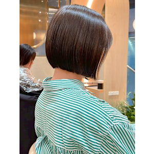 グレージュ アッシュカラー 赤み消し ミニボブ 艶髪 20代