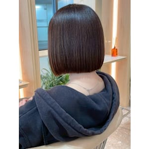 グレージュ 切りっぱなしボブ ミニボブ 髪質改善 20代