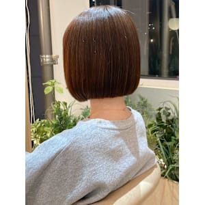 ミルクティーベージュ ミニボブ 縮毛矯正 髪質改善 ツヤ髪