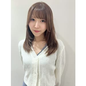 ミルクティーベージュ顔周りレイヤーミディアム20代