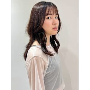 ベージュカラー セミロング レイヤーカット くびれ 20代