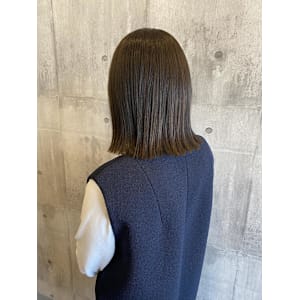 艶ありグレージュ×ぱつんミディアム《ARCH CHIAKI》