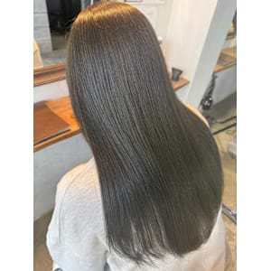 オリーブベージュ