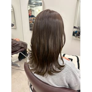外ハネミディアム＆オリーブアッシュカラー/札幌駅ヘアケア特化