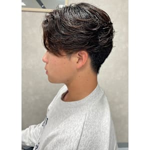 ビジネス～カジュアルまで【フェザーパーマ】センターパート