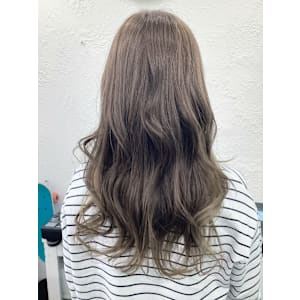 透明感あるモカベージュ