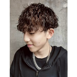 ツイストスパイラルパーマ スパイラルパーマ マッシュ刈り上げ