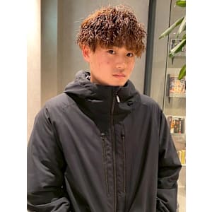 ツイストスパイラルパーマ ブラウンベージュ 束感 20代